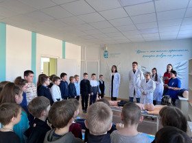 Экскурсия в медицинский класс для «Орлят» в рамках проекта «Первая помощь».
