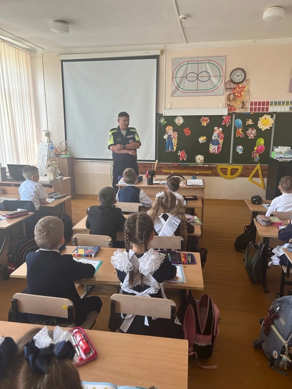 Беседа о правилах дорожного движения и безопасности на улице.