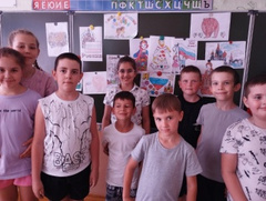 В лагере "Ромашка" прошёл День России.